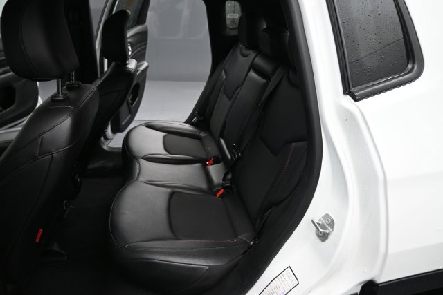 Used 2025 Jeep Compass Trailhawk AWD/4WD image 11