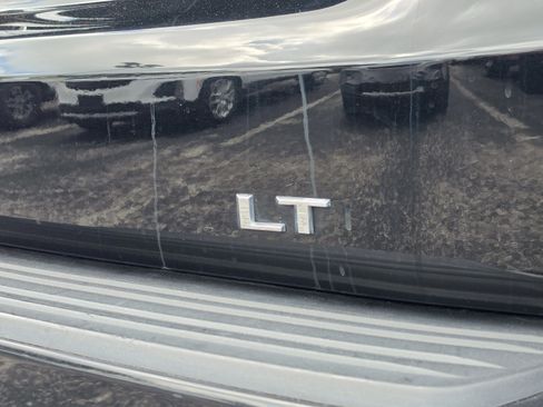 Used 2024 Chevrolet Suburban LT RWD image 40