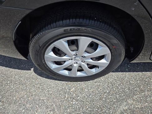 Used 2016 Toyota Corolla LE FWD image 12