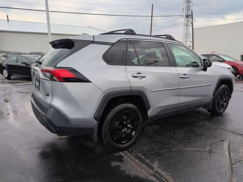 Used 2021 Toyota RAV4 LE image 5