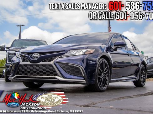 Used 2022 Toyota Camry XSE FWD image 4