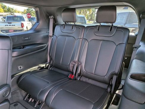 New 2025 Jeep Grand Cherokee L Limited w/ Luxury Tech Group II AWD/4WD image 14