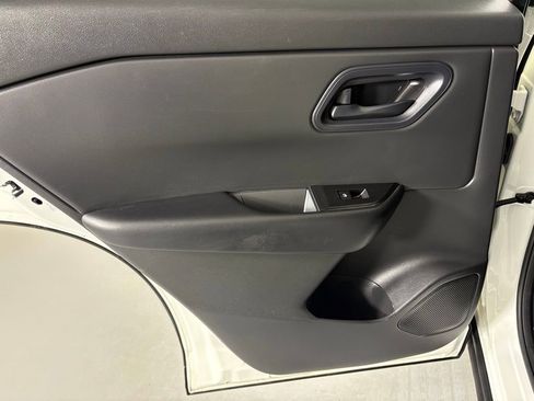 Used 2024 Nissan Rogue S image 34