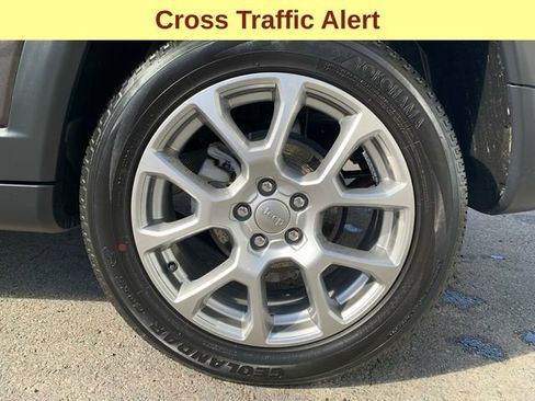 Used 2022 Jeep Compass Latitude image 9