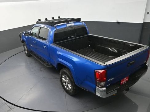 Used 2018 Toyota Tacoma SR5 AWD/4WD image 27