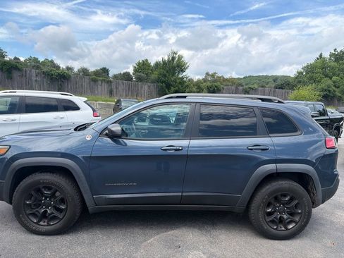Used 2019 Jeep Cherokee Trailhawk w/ Comfort/Convenience Group AWD/4WD image 5