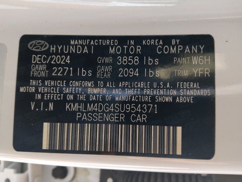 Used 2025 Hyundai Elantra Sport FWD image 33