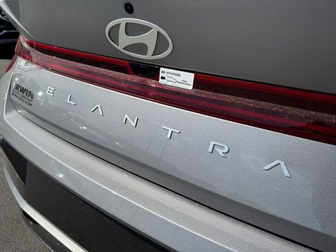 New 2025 Hyundai Elantra SEL image 17