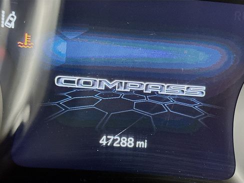 Used 2025 Jeep Compass Limited image 19