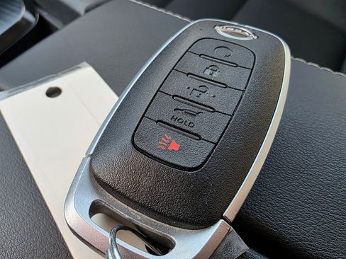 Used 2023 Nissan Rogue SV w/ SV Premium Package image 30