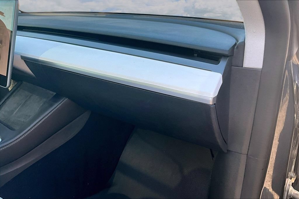 Used 2022 Tesla Model Y Performance AWD/4WD image 24