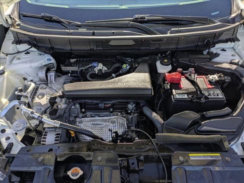 Used 2017 Nissan Rogue SV image 22