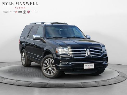 Used 2017 Lincoln Navigator Select AWD/4WD image 2