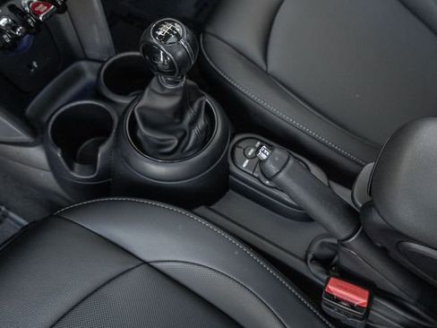 Used 2019 MINI Cooper 2-Door Hardtop image 10