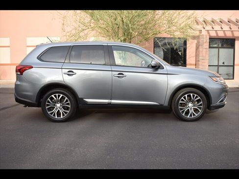 Used 2016 Mitsubishi Outlander SE FWD image 1