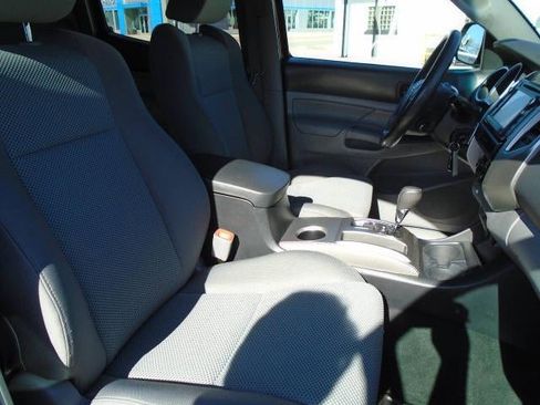 Used 2015 Toyota Tacoma 4x4 Double Cab w/ TRD Sport Package image 17