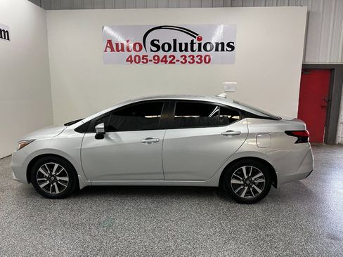 Used 2021 Nissan Versa SV image 4