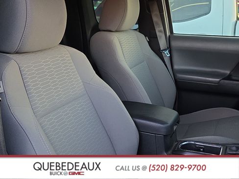 Used 2017 Toyota Tacoma SR image 5