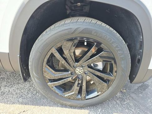 Used 2023 Volkswagen Atlas SE AWD/4WD image 16
