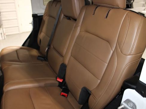 Used 2021 Jeep Wrangler Unlimited Sahara image 18