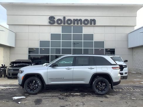 New 2026 Jeep Grand Cherokee Altitude AWD/4WD image 1
