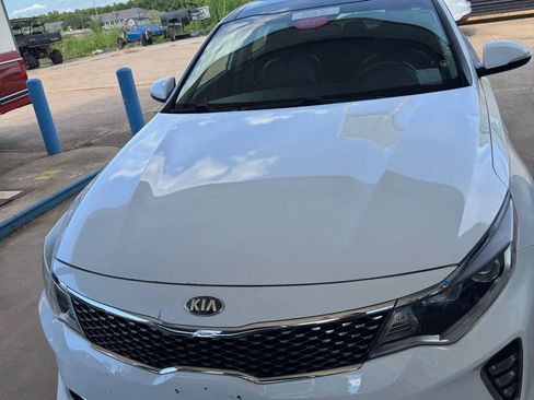 Used 2018 Kia Optima S w/ Panoramic Sunroof Package image 2
