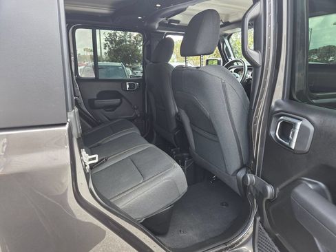 Used 2024 Jeep Gladiator Sport AWD/4WD image 15