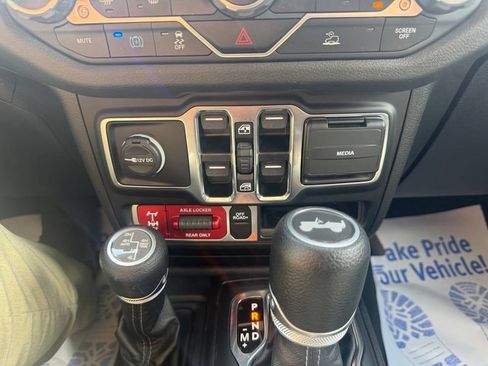 Used 2024 Jeep Wrangler Unlimited AWD/4WD image 28