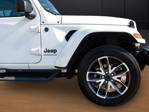 Used 2024 Jeep Wrangler Unlimited w/ Convenience Group image 12