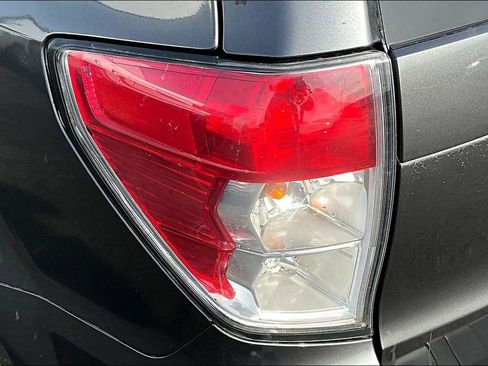 Used 2011 Subaru Forester 2.5X Premium w/ All-Weather Pkg AWD/4WD image 18
