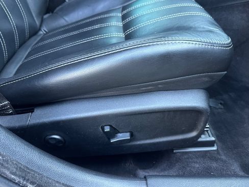 Used 2018 Chrysler 300 S AWD/4WD image 23