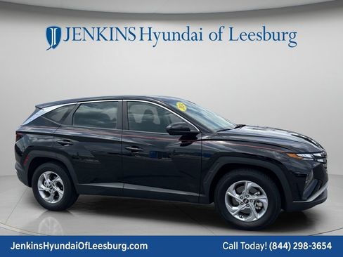 Used 2024 Hyundai Tucson SE FWD image 2