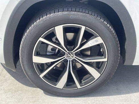 Used 2025 Volkswagen Atlas SEL Premium R-Line AWD/4WD image 8