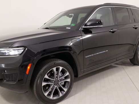 Used 2022 Jeep Grand Cherokee Overland image 3