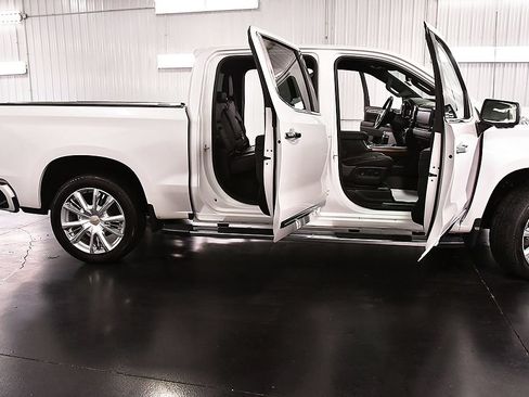 Used 2023 Chevrolet Silverado 1500 High Country w/ Technology Package AWD/4WD image 32