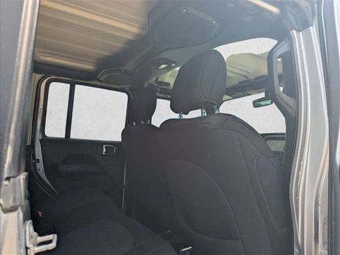 Used 2018 Jeep Wrangler Unlimited Sahara AWD/4WD image 14