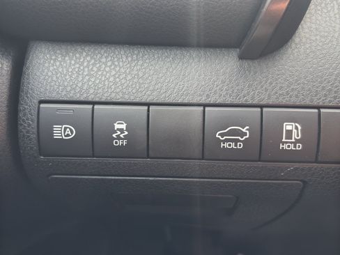 Used 2020 Toyota Camry XLE FWD image 21