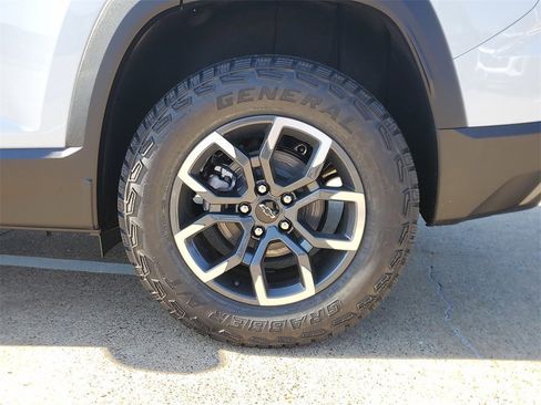 New 2026 Chevrolet Equinox ACTIV w/ Convenience Package III image 9