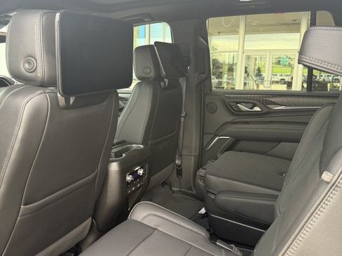 Used 2024 GMC Yukon Denali w/ Advanced Technology Package AWD/4WD image 9
