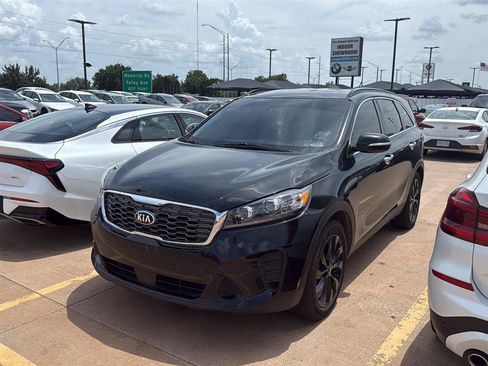 Used 2020 Kia Sorento S FWD image 2