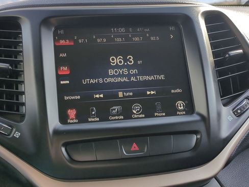 Used 2015 Jeep Cherokee Limited image 25