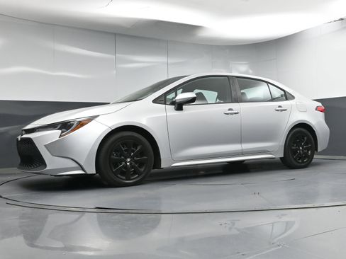 Used 2022 Toyota Corolla LE image 22