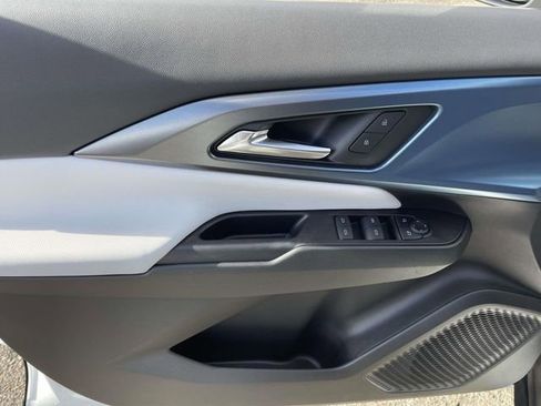 Used 2025 Chevrolet Equinox EV LT image 16