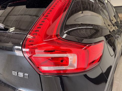 Used 2026 Volvo XC40 B5 Core AWD/4WD image 5