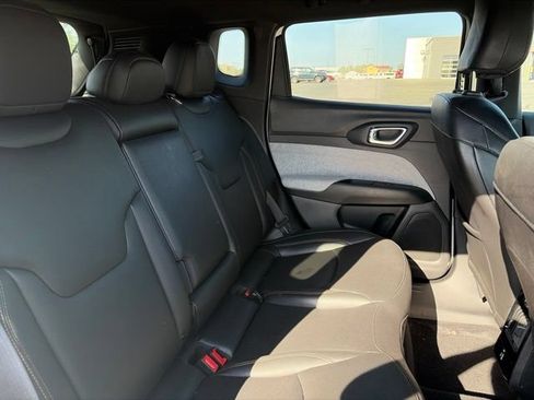 Used 2024 Jeep Compass Latitude AWD/4WD image 8