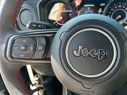 Used 2024 Jeep Wrangler Unlimited Rubicon AWD/4WD image 26