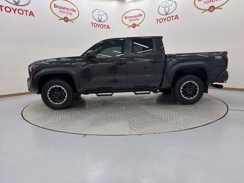 Certified 2024 Toyota Tacoma TRD Off-Road AWD/4WD image 5