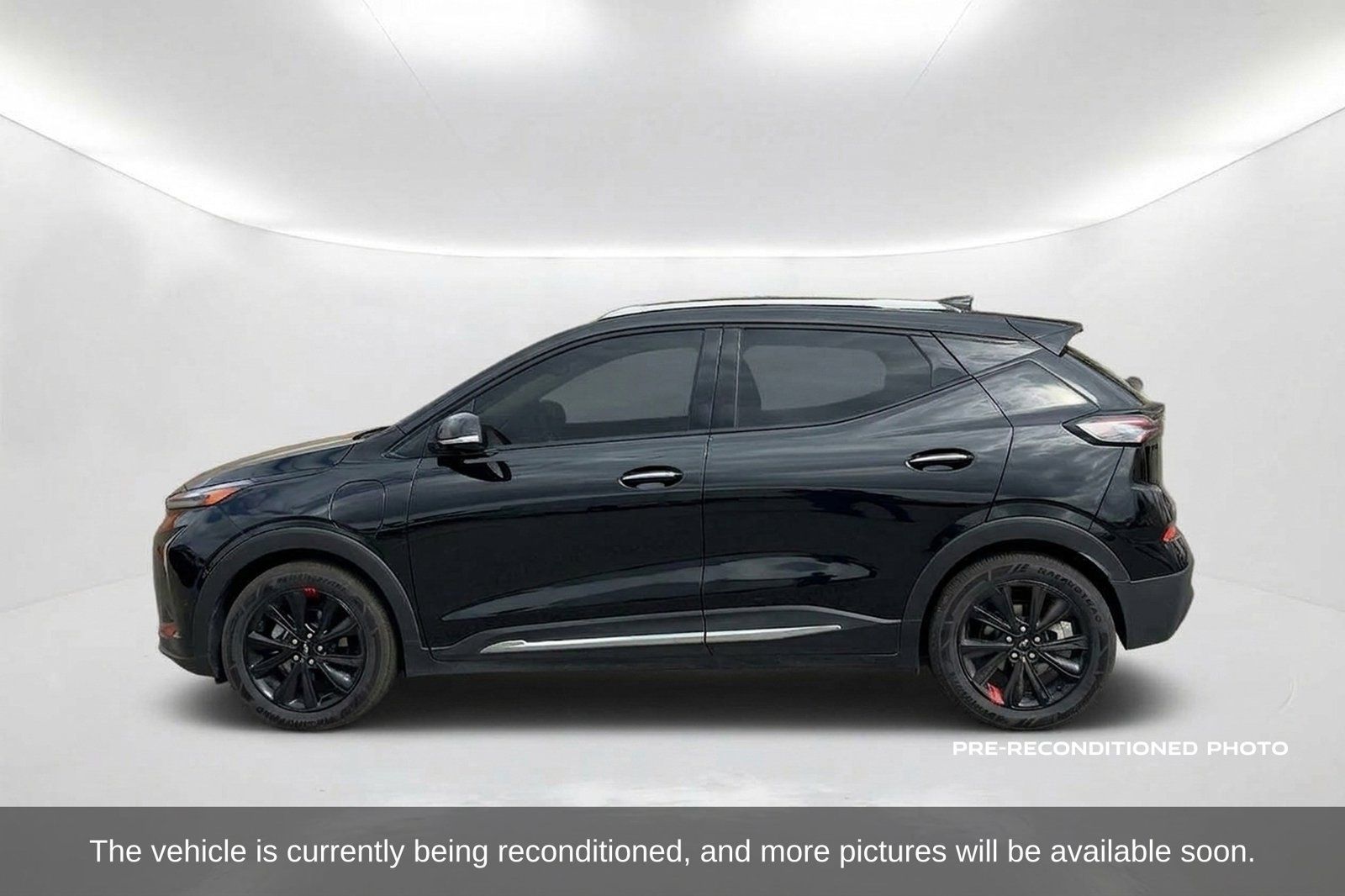 Used 2023 Chevrolet Bolt EUV Premier w/ Redline Edition FWD image 9