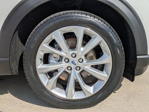 Used 2022 Ford Explorer Platinum w/ Technology Package image 11