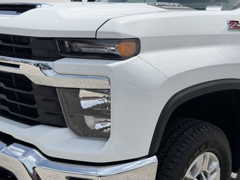Used 2025 Chevrolet Silverado 2500 LT w/ Convenience Package AWD/4WD image 13
